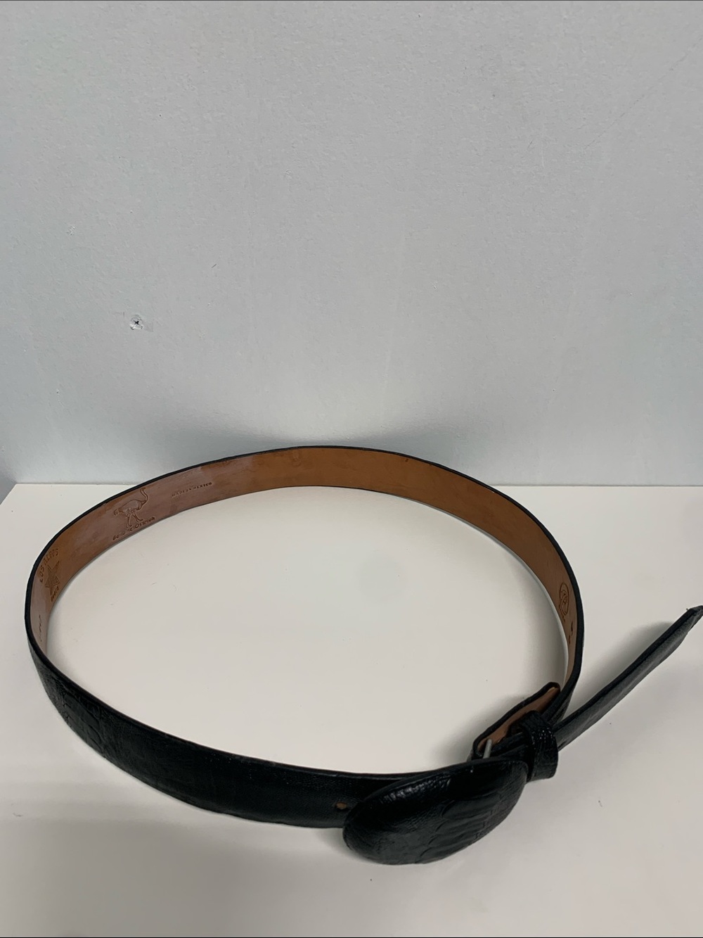 Classic Black Leather Men’s Belt with Rounded Buckle